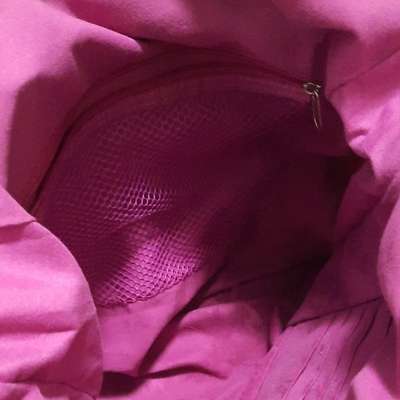 Travelon Shoulder Bag with Sophisticated Design - Picture 5 of 7